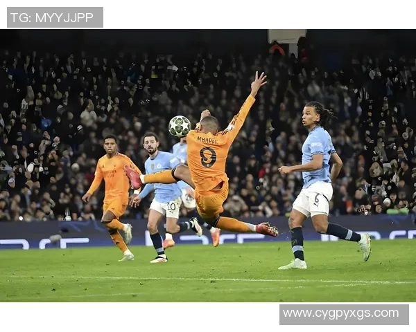 英超激战：里昂大胜曼城点球大战引爆全场精彩瞬间回顾